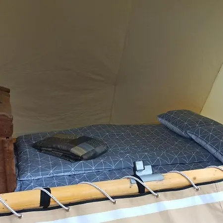 خيمة فخمة Na Vrtu K25 *